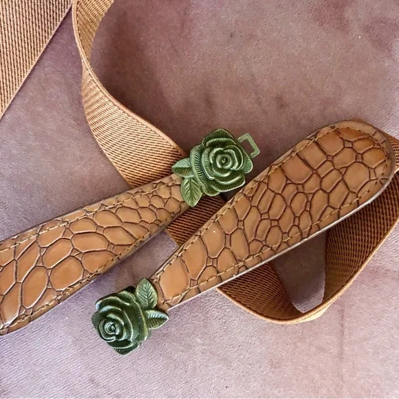 ModCloth Rose Interlocking Belt - Picture 3 of 5